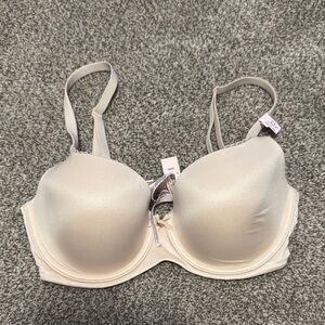 NWT Never Worn Victoria Secret  Cream Bra